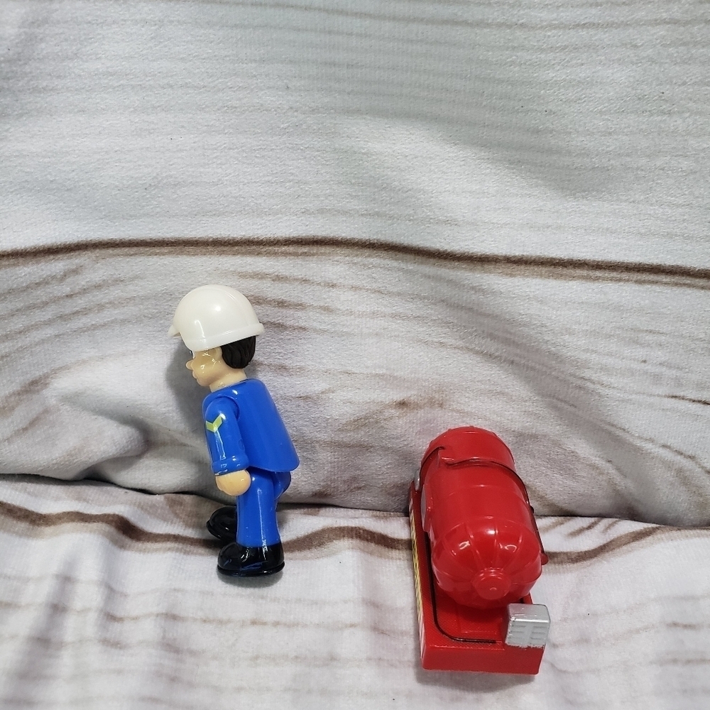 ๐SOLD๐ Fireman Sam Airport Security Replacement Figure And Accessory 2.5 Inch - Picture 4 of 7